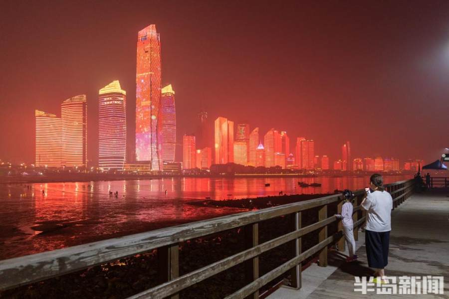 北京,上海,广州,武汉,青岛……全国多地打造璀璨灯光秀为党庆华诞