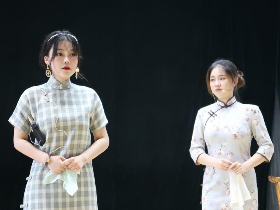 陈白露|探访高校剧社①|青岛大学源泉剧社“青春版”《日出》 女演员为“陈白露”减重24斤