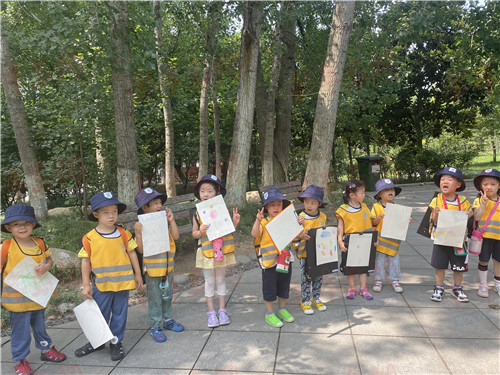 参观画展户外写生青岛市南区圣顿公学幼儿园开展走去画夏天吧系列游学