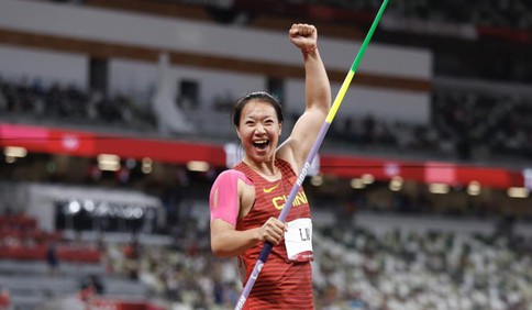 一掷成金！山东姑娘刘诗颖夺得中国首枚奥运标枪金牌