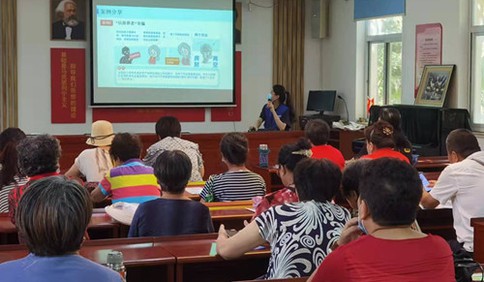 蓝马甲志愿者数字助老深入同安路社区 共同筑建反诈防骗“防火墙”