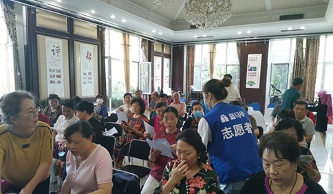 青岛“蓝马甲”联合同兴路社区积极开展“数字助老 反诈防骗”宣讲活动