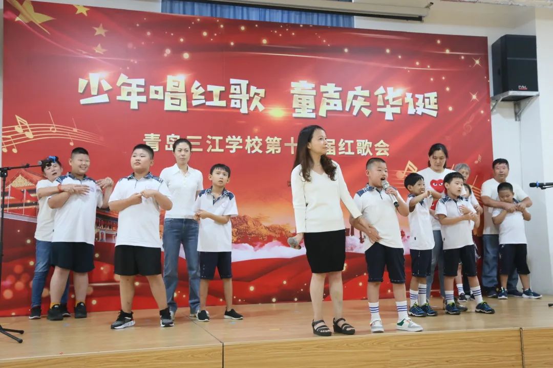 少年唱红歌童声庆华诞青岛三江学校举行第十二届红歌会