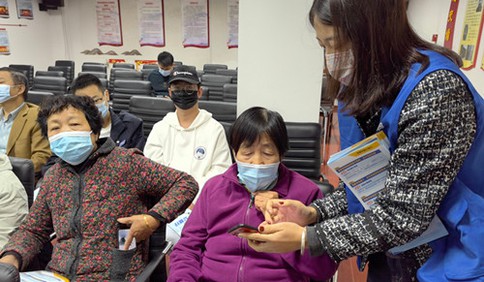 青岛蓝马甲百场公益活动走进华都社区