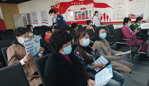 筑牢反诈安全网 “数字助老 反诈防骗”公益宣讲走进康城社区