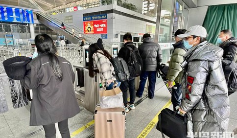 2022年春运首日 青岛火车北站客流平稳