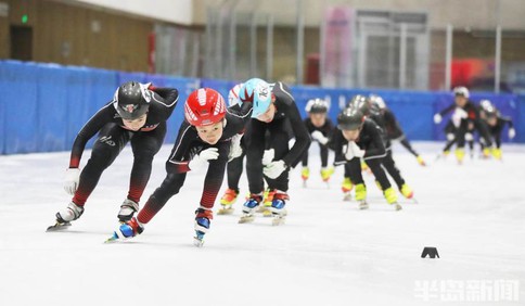 新春走基层丨冰上少年