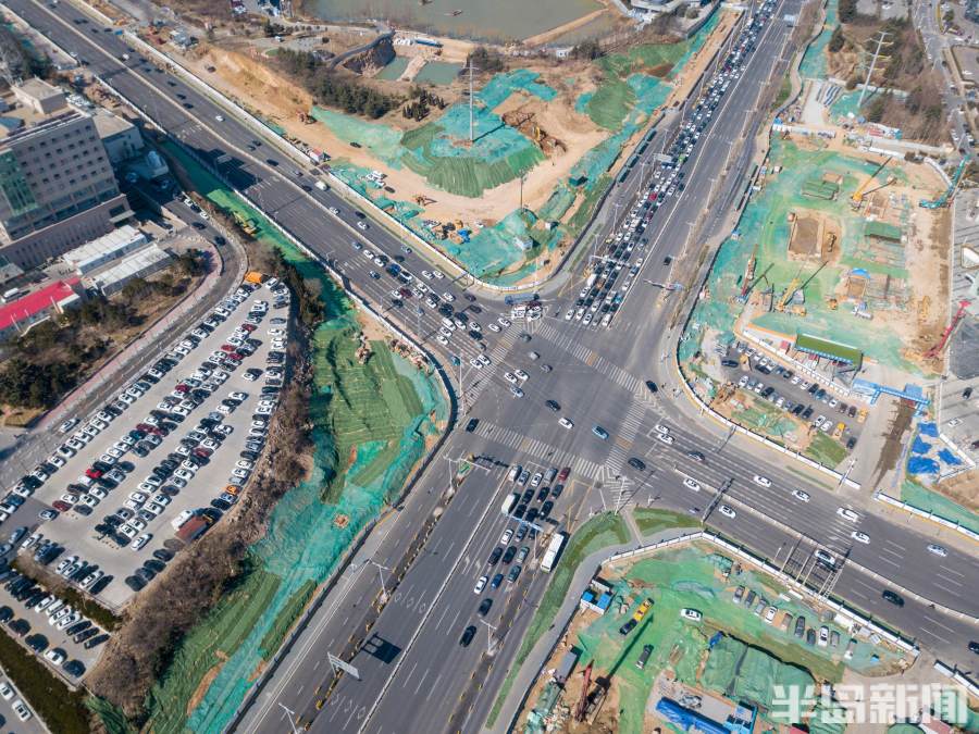 海尔路银川路立交工程启动现场交通井井有条航拍视频来了