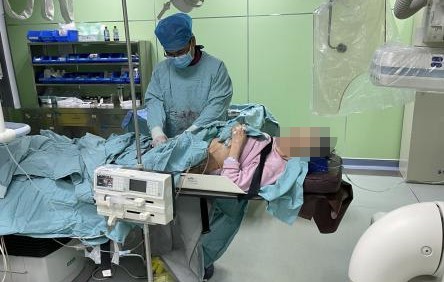 87岁高龄患者房颤突发急性下肢动脉栓塞 青岛市三医介入微创开通血管