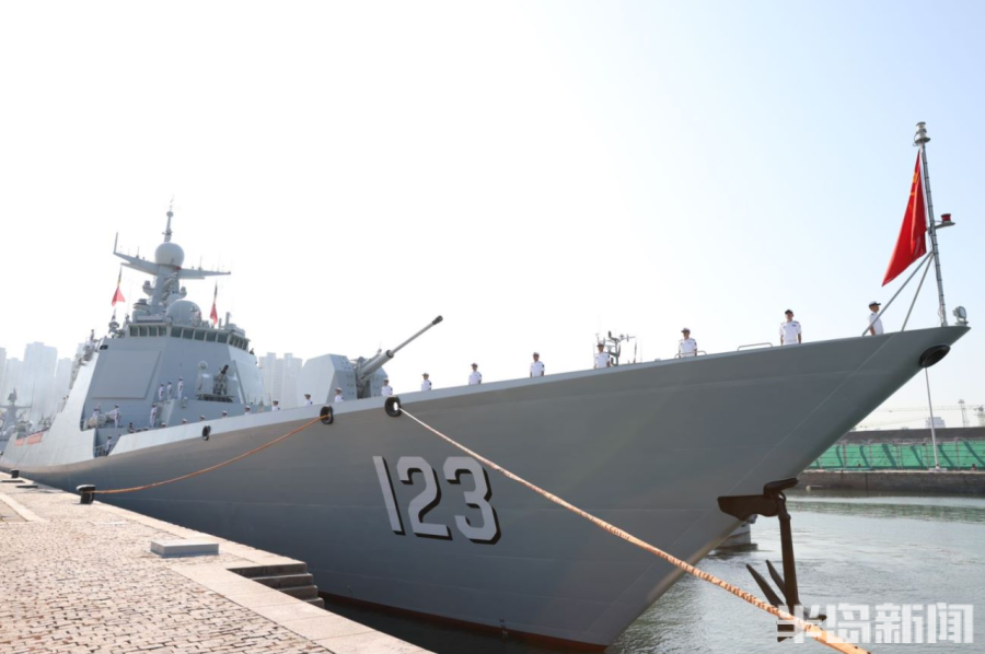 海军第42批护航编队从青岛起航奔赴亚丁湾