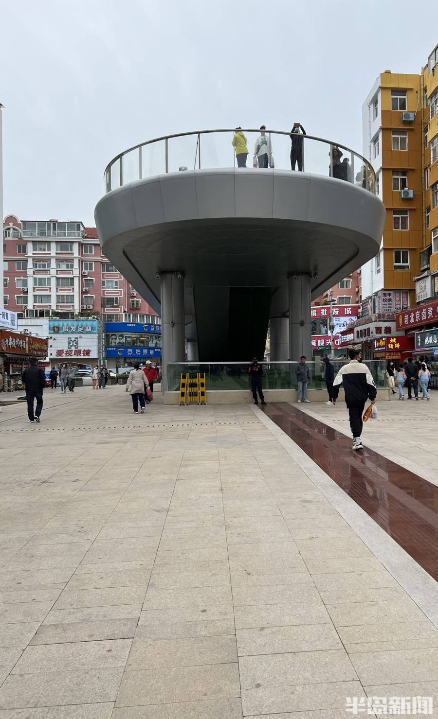 再添打卡地！台东三路过街天桥变身网红景点-半岛网