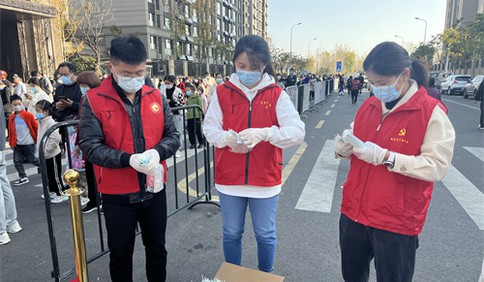 黄岛区税务局：齐心战“疫”党旗红 税务铁军勇担当