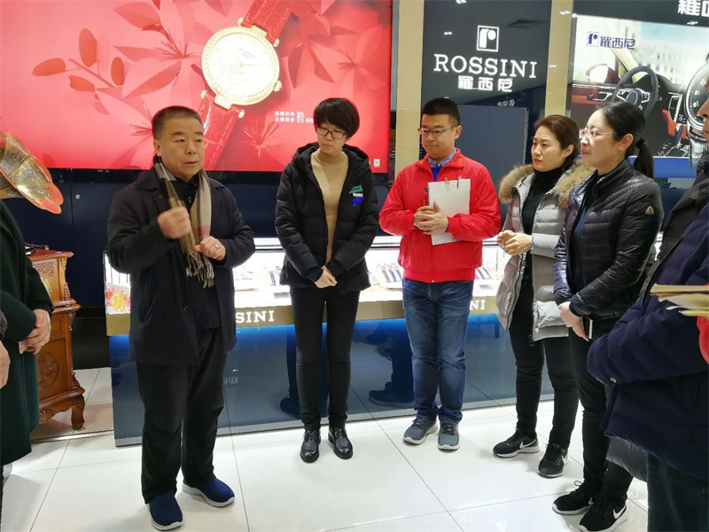 为了担负起为民代言,为民请命的神圣使命,丁洪亮利用