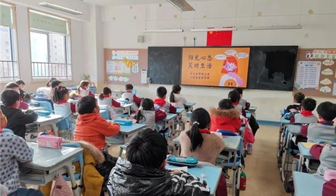 青岛市市南区各中小学开展多主题全环境立德树人宣讲活动