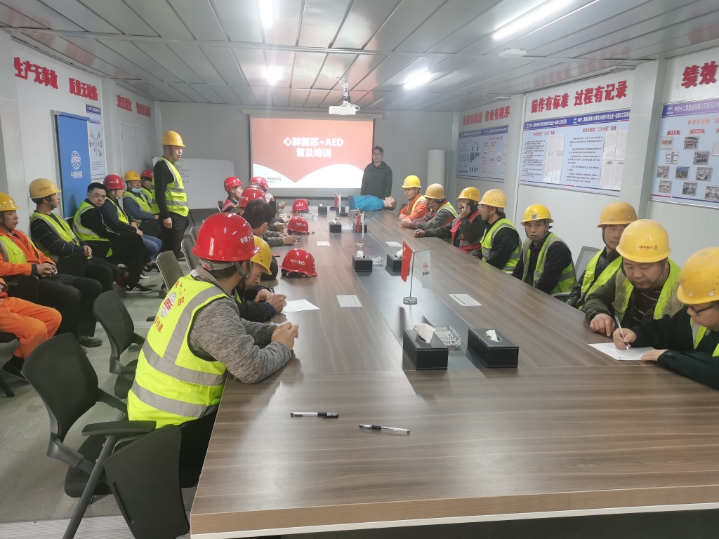 为地铁施工作业再加“安全锁”，应急救援演练AED培训进一线班组-半岛网