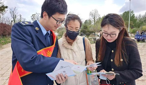 莱西市税务局走进汽车音乐节 奏响税法宣传强音