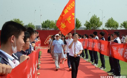 成人加冠、集体宣誓、走向成人、成功门……青岛通...