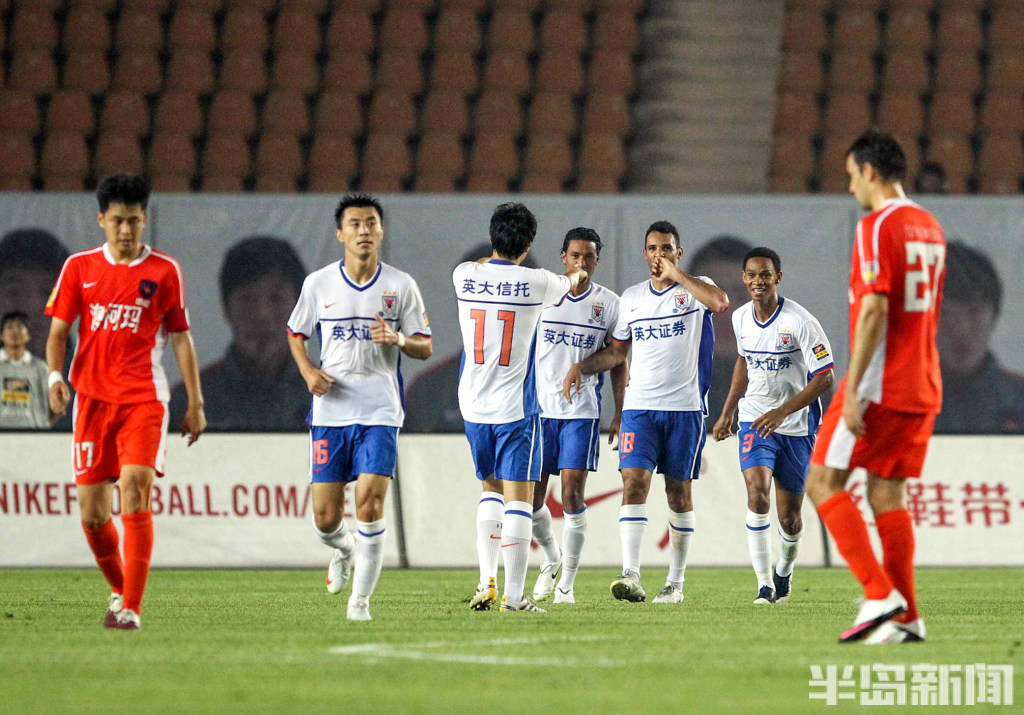 球迷聚焦齐鲁德比战火重燃山东高速与青岛双雄上演巅峰较量