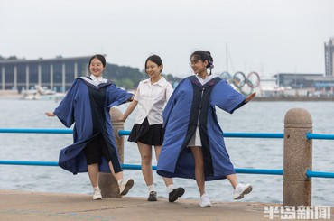 凭栏望海，定格记忆