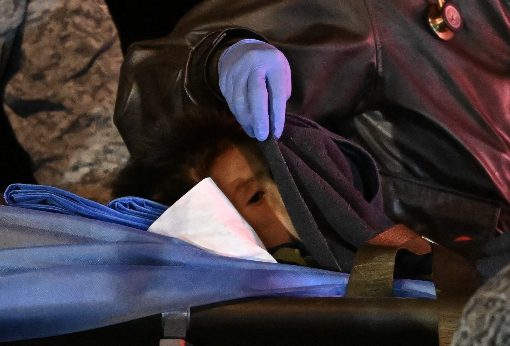 求生之路2坠机怎么过啊_四名儿童遇空难幸存_求生之路2坠机险途