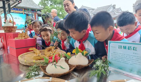 旱地龙舟赛、投壶游戏、汉服体验……青岛市“我们的节日·端午”主题活动在即墨古城举行