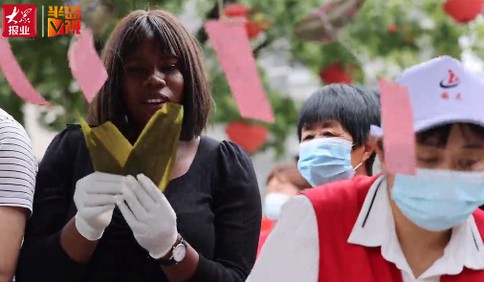 半岛V视｜外国友人看即墨：在古城过端午是种什么体验？不只是吃粽子这么简单