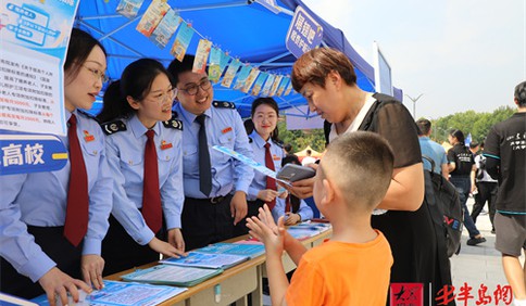 开学季 青岛税务税费服务小站送上“锦税妙计”