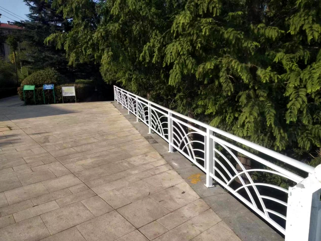 浙江温州钢构护栏油漆刷新—仿木纹漆工艺效果 - 哔哩哔哩