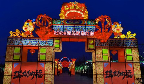 逛汇泉广场花灯会，品最炫国潮风！