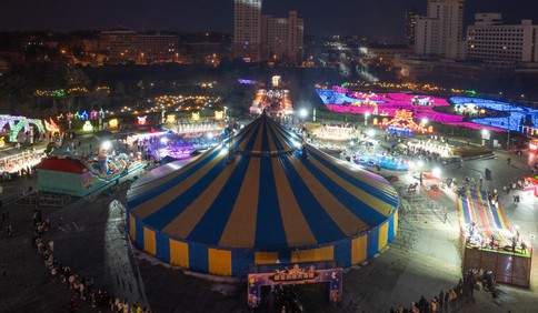 快来这里！不仅逛灯会，还能看马戏！