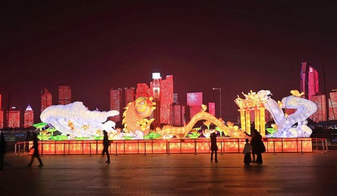 到青岛过大年｜春节寻龙，看绚烂灯光秀赏传统花灯，与大海辉映，人嗨了