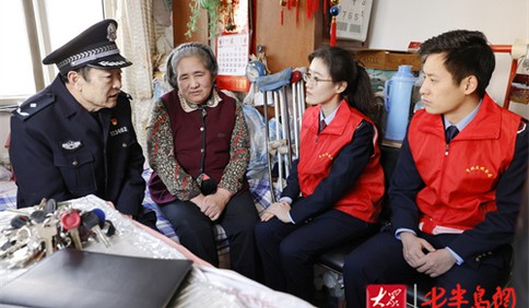 青岛税务：税警携手在行动 雷锋精神赓续传