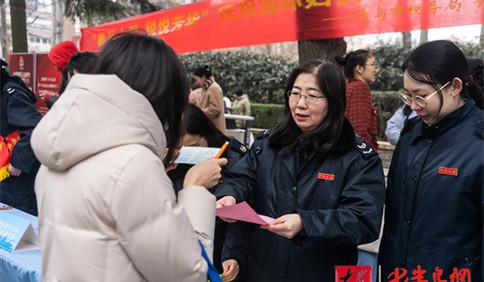 青岛税务、妇联等多部门联合开展女职工普法宣传活动