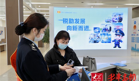 青岛税务：万屏联动多媒展播 传递税收好声音