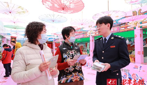 青岛税务：进社区赶大集 税收宣传更接地气