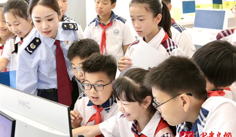 青岛税务：图看“童游税务周” 集章打卡做“税法小小宣传员”