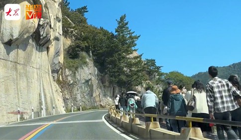 半岛V视｜我在崂山向你表白！国庆黄金周，崂山太清游览区人从众