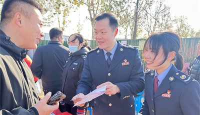 黄岛区税务局开展“税收服务进大集”便民宣传活动