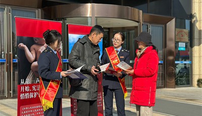 宪法暖冬日服务进社区，高新区税务局举行流动普法宣传活动