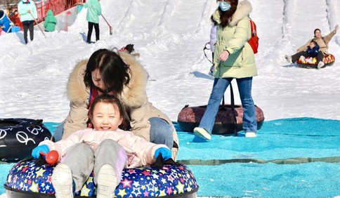 冬游青島｜青島世博園戲雪嘉年華開啟，冰雪狂歡嗨翻冬日