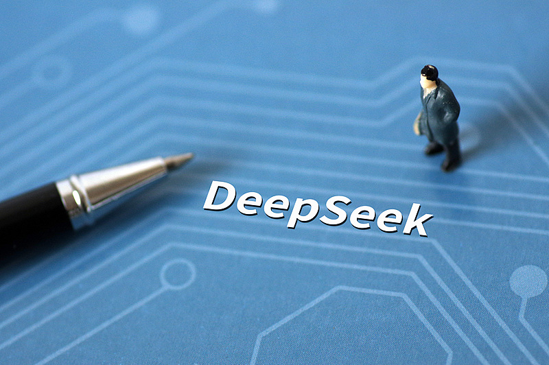 第三方DeepSeek培训课火热 付费教程“真实用”还是“割韭菜”