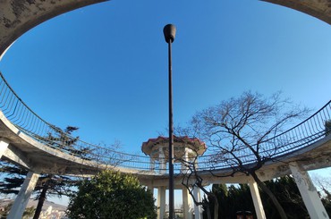 大风吹来“明镜天”