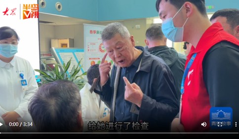 青岛故事｜“有困难，找老师！”七旬退休手语老师，用心“手”护无声就医路
