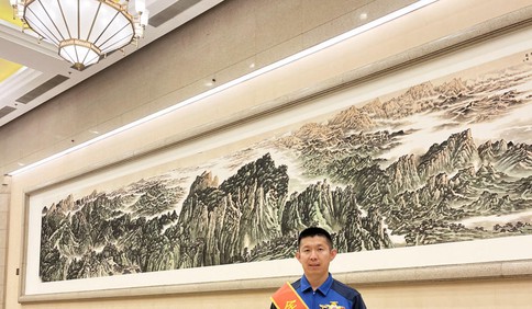 青島故事｜代小虎：從全國五一勞動獎章到全國勞動模范，快遞小哥的“較真”