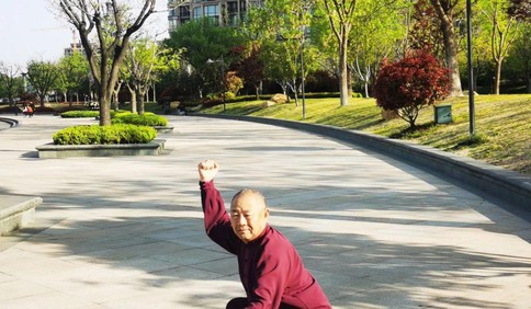 青島故事｜身懷絕技，古稀老人成“教頭”！70歲的王福君多年義務傳授太極拳