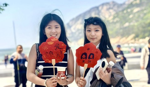半島聚焦丨相約山海，定格精彩！五一假期首日，青島“人氣爆棚”