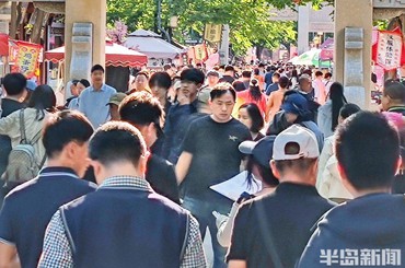 假期首日，古城人气火爆