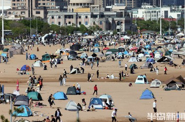 我们同住“帐篷村”