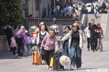 假期余额不足，游客陆续返程
