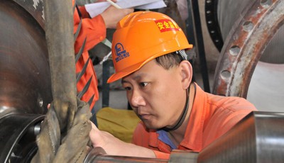 青島故事丨他用一根鐵棒，聽準機器“脈搏”